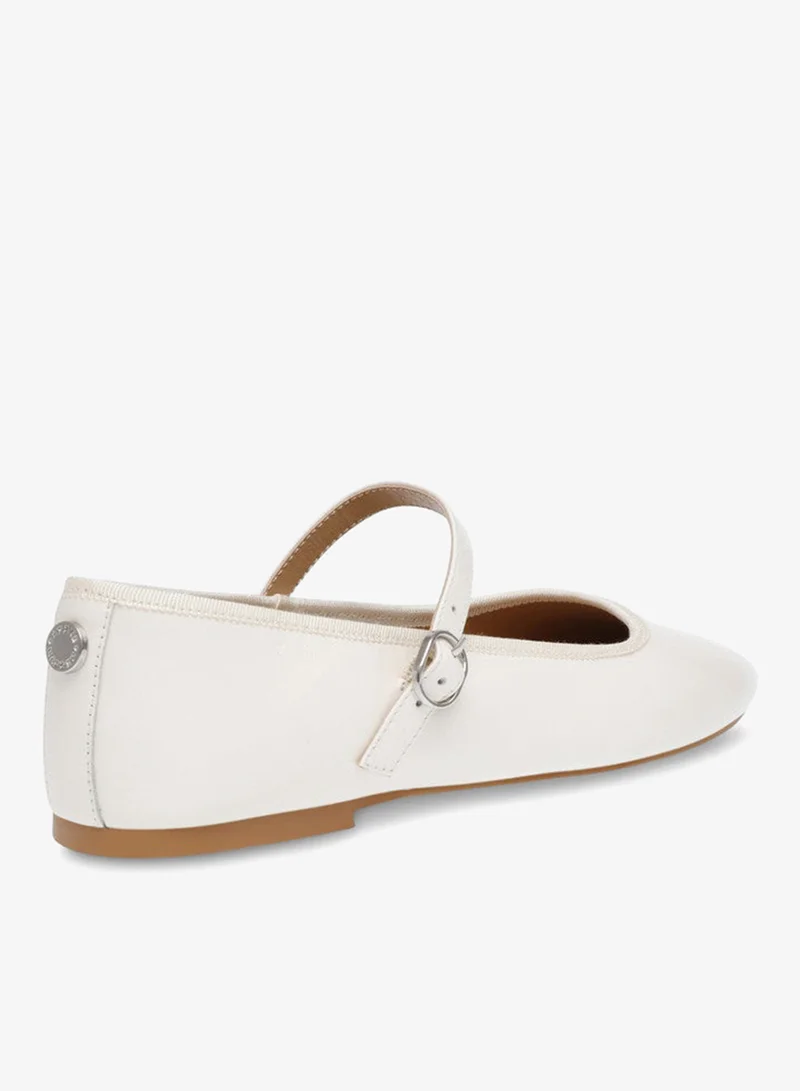 ستيف مادن أحذية باليرينا نسائية ستيف مادن فينيتا بيضاء