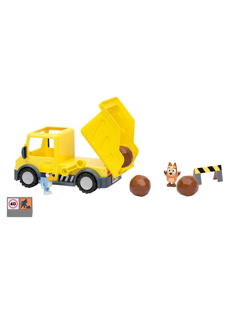 بلوي مجموعة الشاحنات القلابة الضخمة من Bluey | عجلات دوارة واقعية | خوذة Bluey & Muddy Bingo | متين وآمن | عمل الإمالة والتفريغ | متعة البناء - Image 2