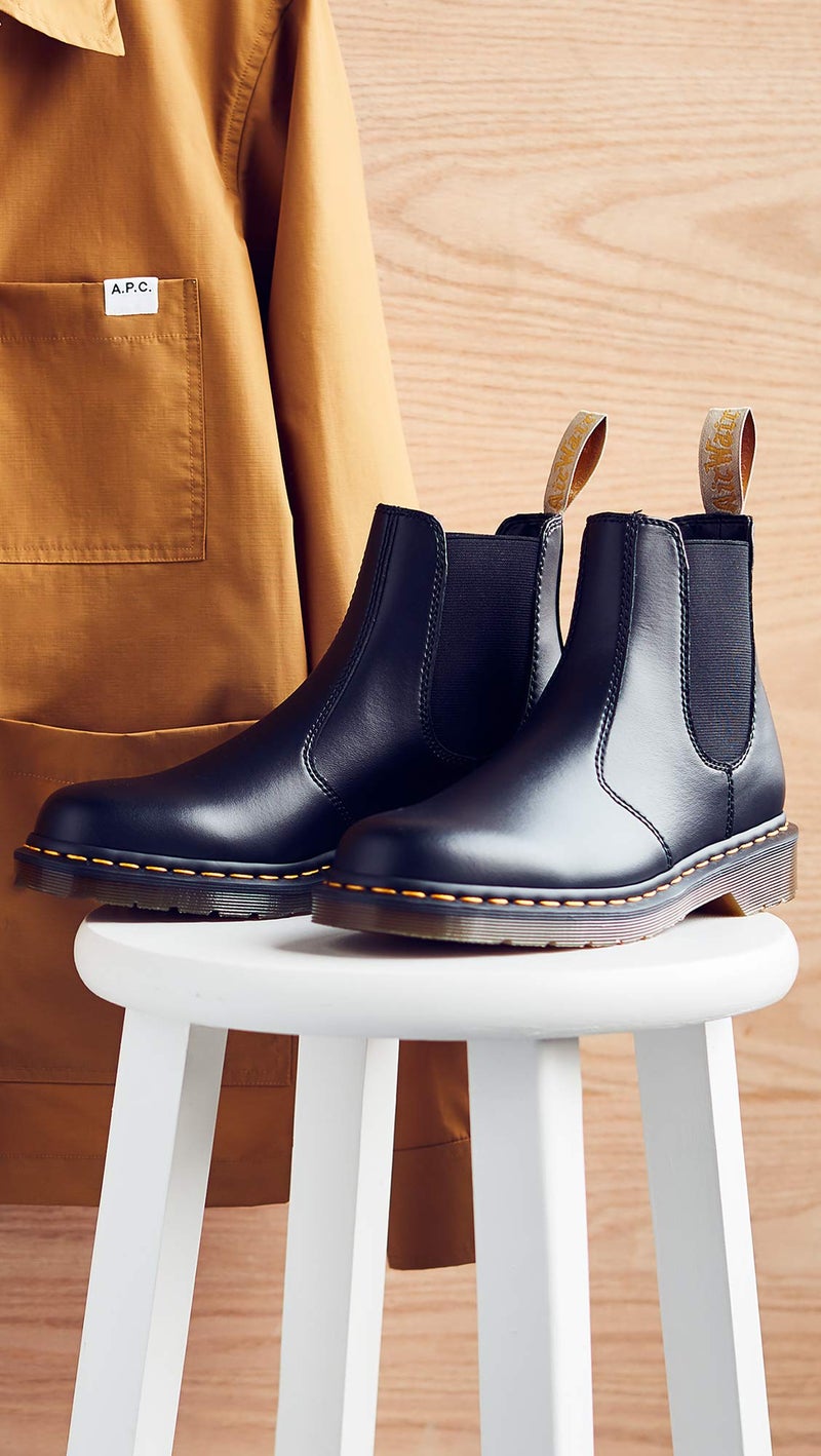 Dr Martens Dr. Martens Men's 2976 Felix Rub Off Chelsea Boot, black, 4 Men/5 Women US - Image 2