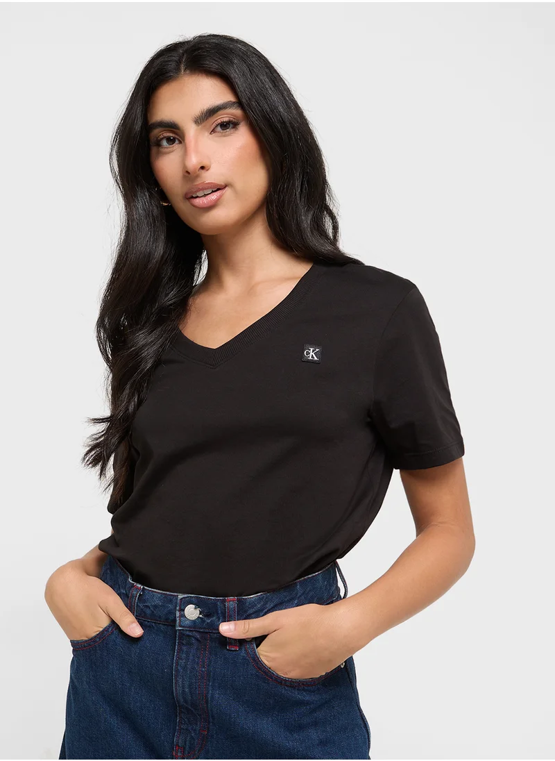 كالفن كلاين جينز Ck Embro Badge V-Neck Tee