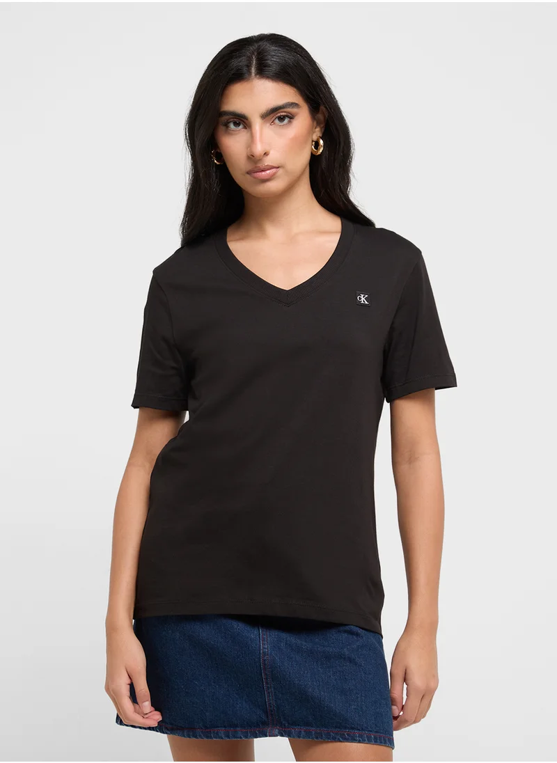 كالفن كلاين جينز Ck Embro Badge V-Neck Tee