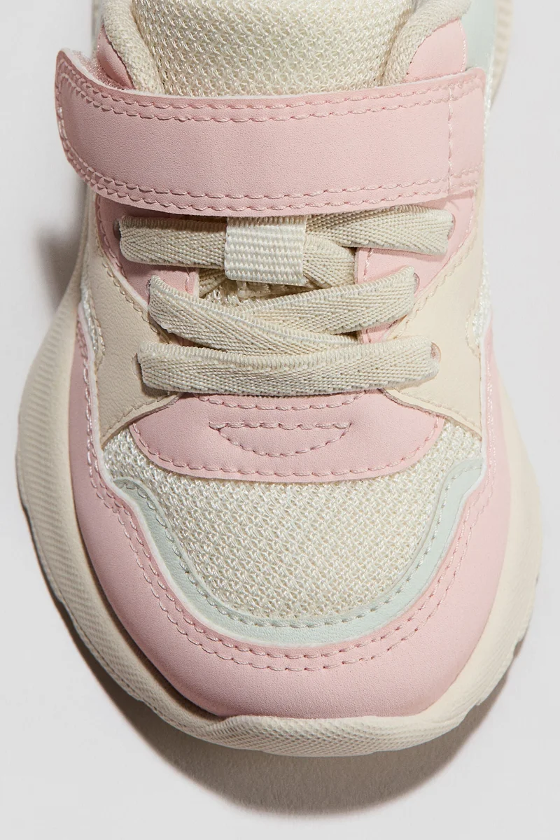 اتش اند ام حذاء رياضي من نسيج شبكي