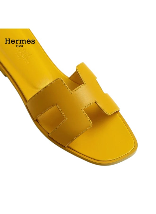 Hermes H24 حذاء مسطح مفتوح من الأمام من جلد العجل من  Oran، بنمط H، للنساء، صيفي، لون Jaune Topaze - Image 4