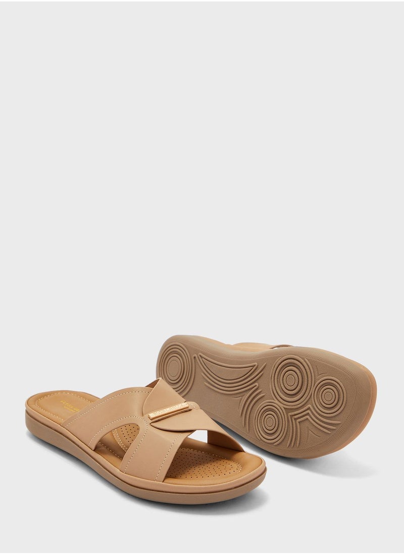 shoexpress - Cross Strappy Low Heel Sandals - Image 1