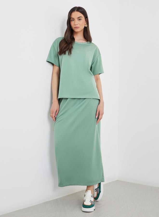 تايك تو طقم منسق من تنورة ميدي وتيشيرت سادة - Image 1