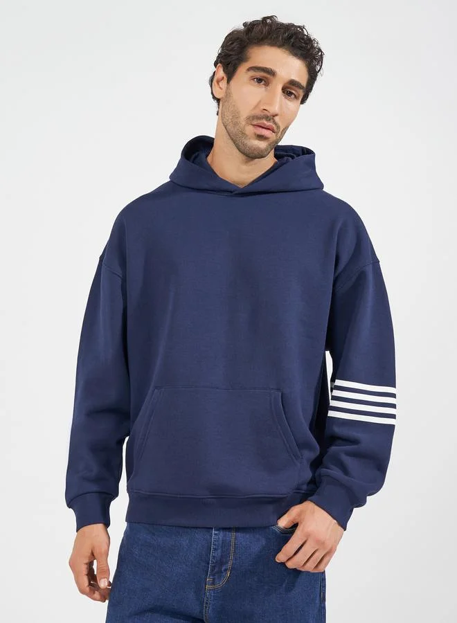 ستايلي هودي فضفاض مزين بخطوط