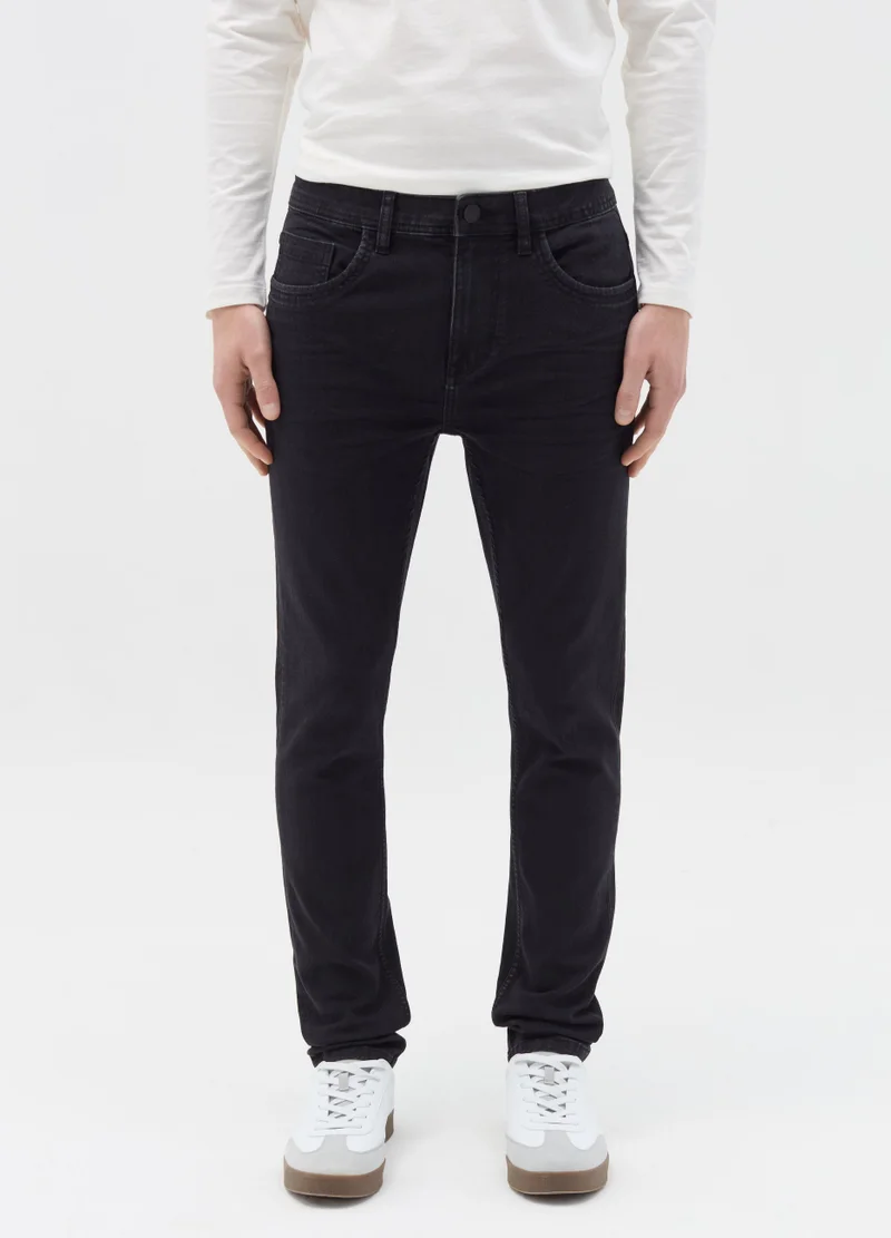 او في اس Black