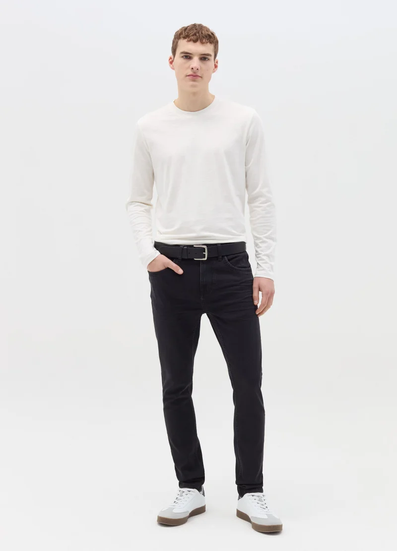 او في اس Black