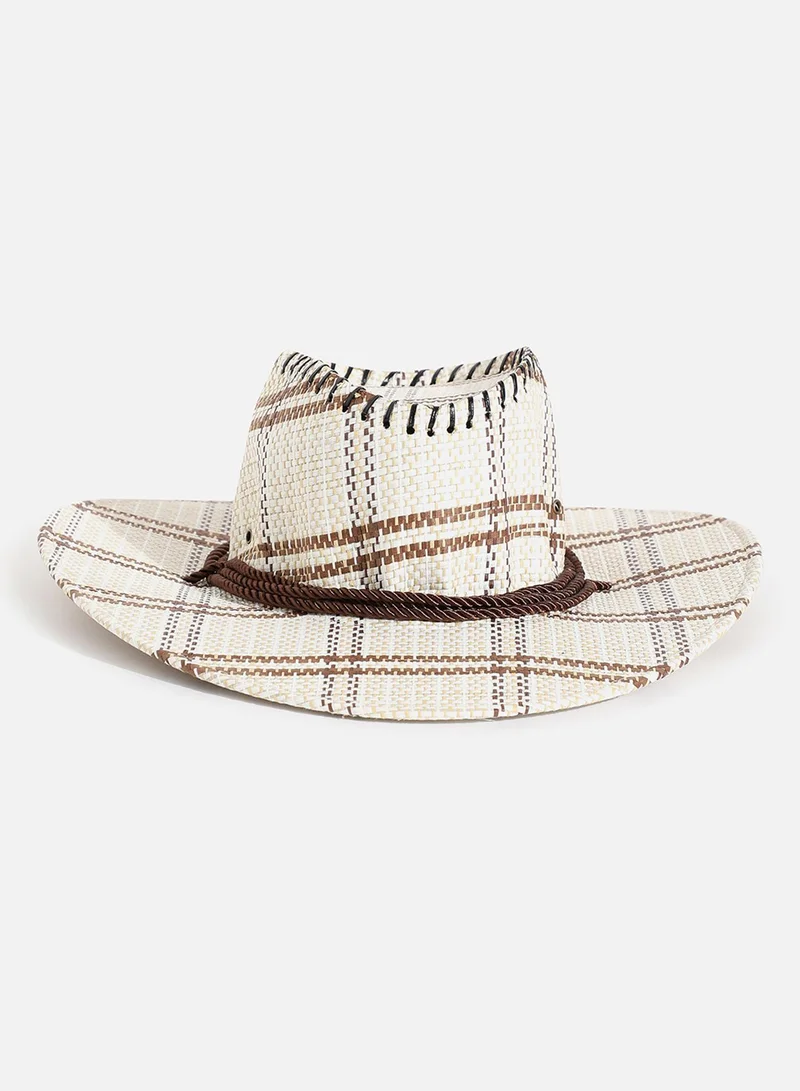 صوص هاوت قبعة كاوبوي بيضاء وبيج بنقوش بارزة