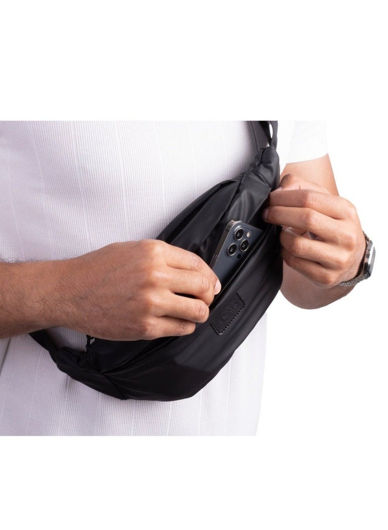 ايه ار سابلاي Ar Wave من Arij Bags | شنطة كروس وشنطة صدر للاستخدام اليومي والخروج، مبطنة من الداخل ضد الصدمات، جيب رئيسي، جيب أمامي، جيب خلفي (25 × 14 × 7 سم) (أسود) - Image 3