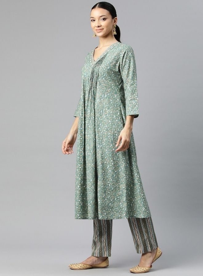 Yuris Women Sea Green Embroidered V Neck Printed Kurta Set With Bottom & Dupatta - Image 3