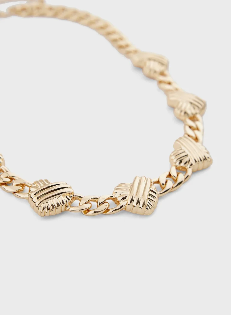 جينجر Statement Heart Chain Necklace & Stud Earrings Set