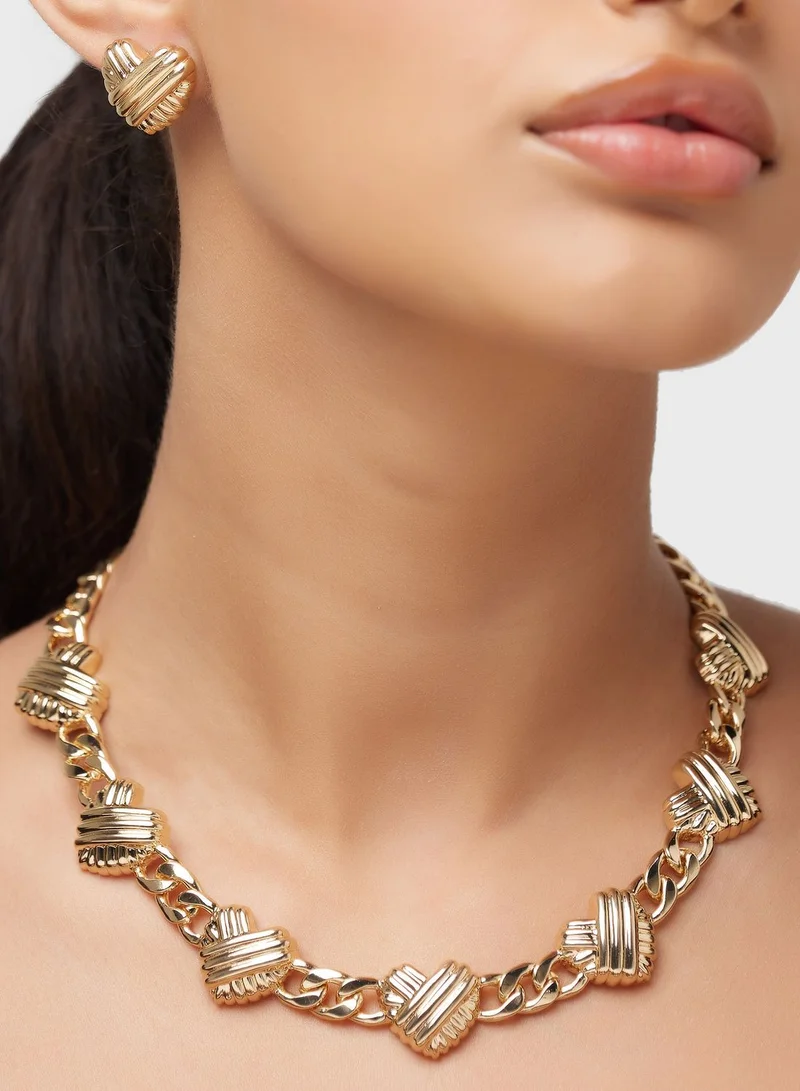 جينجر Statement Heart Chain Necklace & Stud Earrings Set