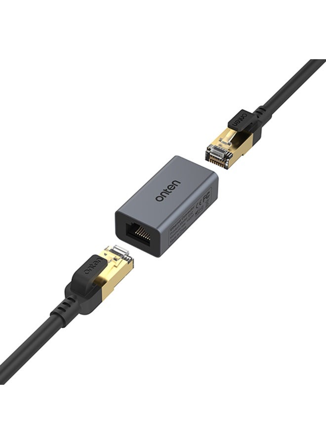 أونتن وصلة ONTEN OTN-E02 من نوع RJ45 Gigabit Ethernet، موصل كابل شبكة (LAN) يربط بين طرفي RJ45 (أنثى-أنثى)، تدعم سرعات نقل بيانات تصل إلى 1000 ميجابت في الثانية، هيكل متين من سبائك الألومنيوم ومادة ABS مع حماية ضد التداخل الكهرومغناطيسي (EMI)، تدعم خاصية التوصيل والتشغيل الفوري (Plug & Play) وتتوافق مع كابلات الشبكة من الفئات Cat5 وCat5e وCat6 وCat7 وCat8؛ مثالية للاستخدام في المنازل والمكاتب وأنظمة الألعاب وكاميرات المراقبة (CCTV). - Image 2