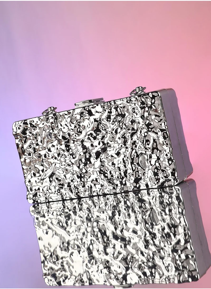 صوص هاوت The Dented Chain Clutch Bag