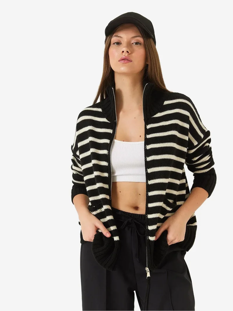 Bianco Lucci Striped Zip-Up Knitwear Cardigan with Pockets
