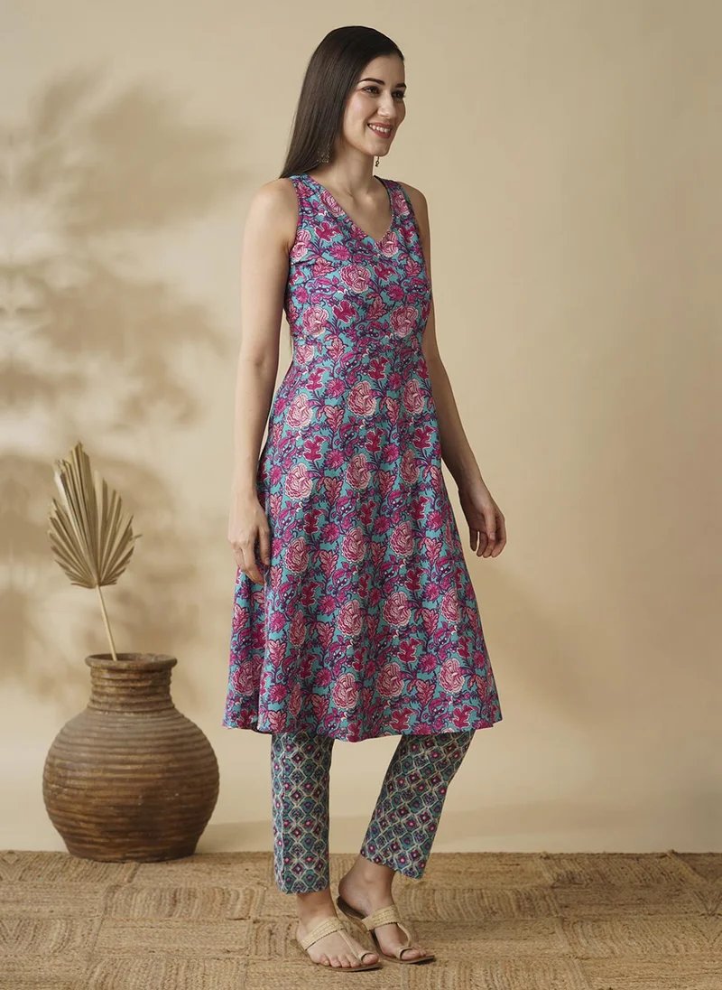 globus Globus Women V-Neck Floral Printed Panelled Pure Cotton A-Line Kurta With Trousers