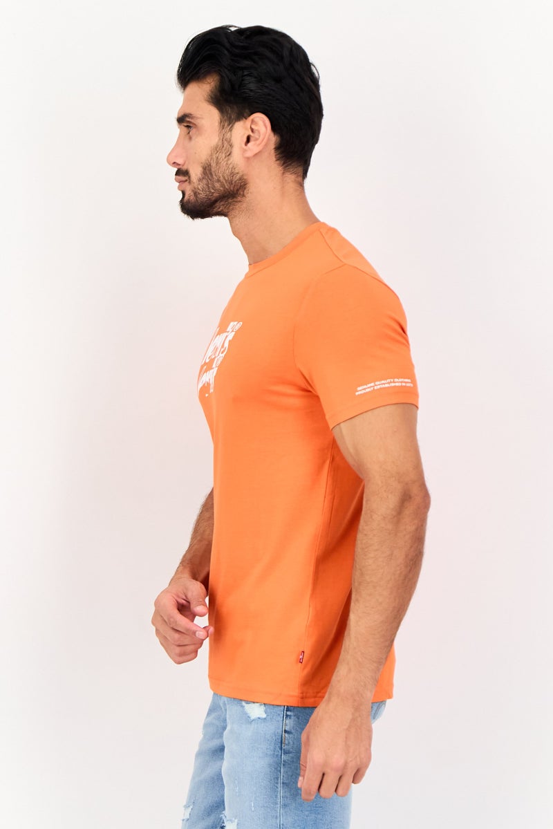 Levi's تي شيرت رجالي بأكمام قصيرة وياقة دائرية بشعار العلامة التجارية، برتقالي - Image 2