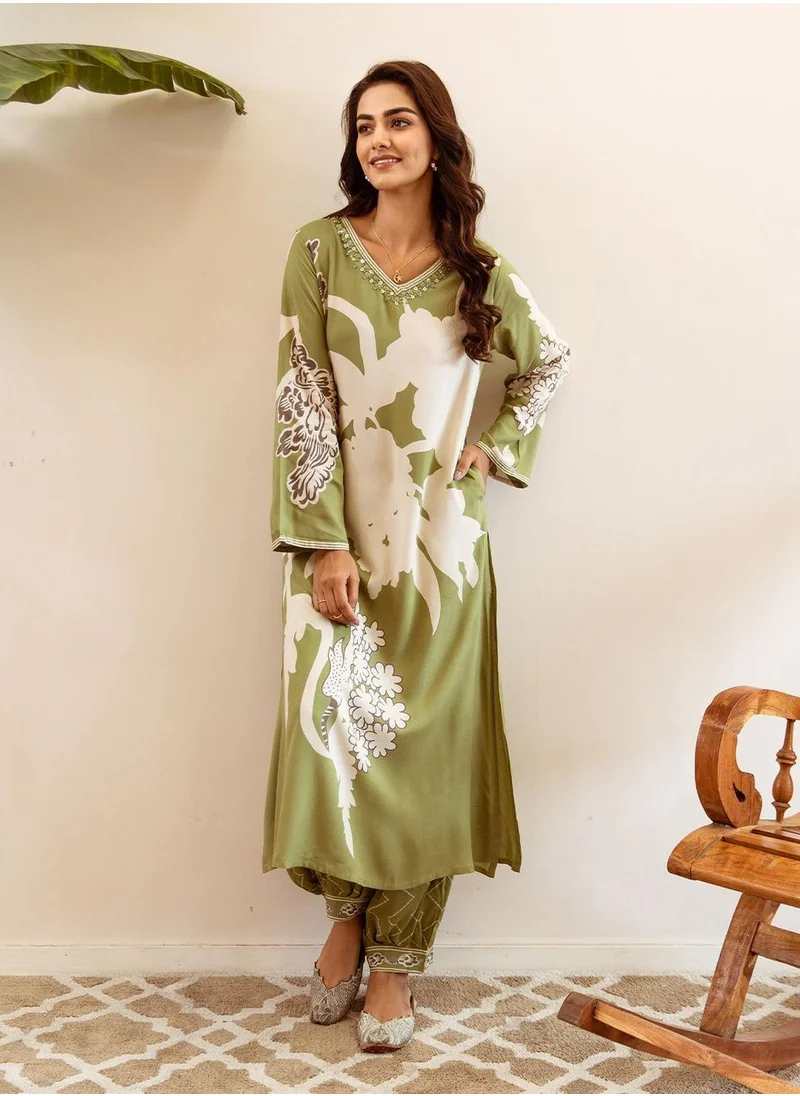 آي شين Straight Fit Printed Pattern Round Neck Long Sleeves Green Colour Knitted Cotton Kurta Set for Women with Semi Elastic Closure - A Must-Have for Every Wardrobe