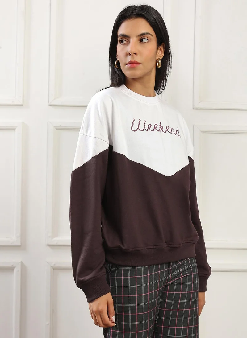 globus Globus Women Brown Colorblock & Typography Print Round Neck Drop Shoulder Sleeves Ribbed Hem Oversized Pullover Sweatshirt (Fleece 260-280 GSM)