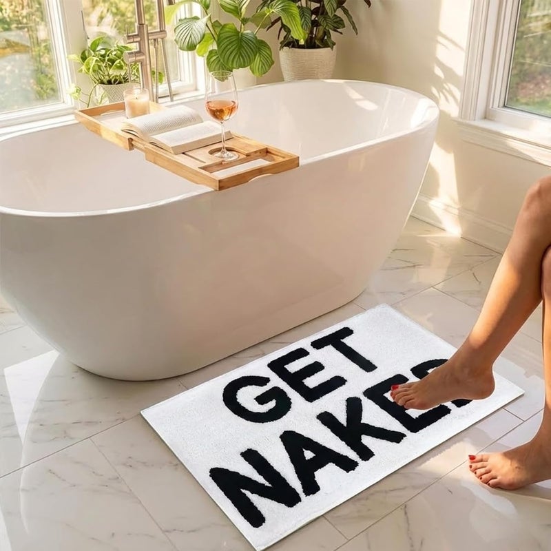 BOVEU حصل على سجادة حمام Naked Bath Mat، غير زلقة وقابلة لامتصاص الماء، بتصميم مضحك، بلون أبيض، مقاس 32 بوصة × 20 بوصة، قابلة للغسيل في الغسالة. - Image 2