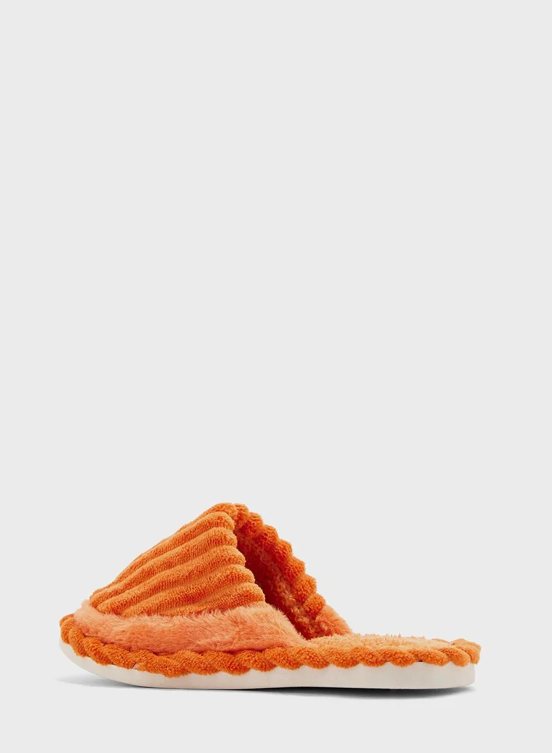 Ginger Closed Toe Slippers