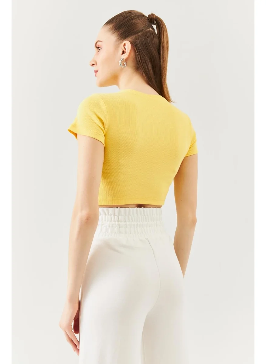 Butikgiz Sarı Kısa Kol Bisiklet Yaka Vücuda Oturan %100 Pamuklu Kaşkorse Esnek Crop Bluz