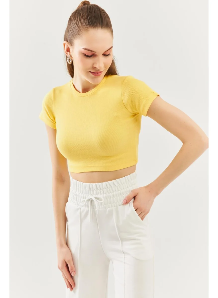 Butikgiz Sarı Kısa Kol Bisiklet Yaka Vücuda Oturan %100 Pamuklu Kaşkorse Esnek Crop Bluz