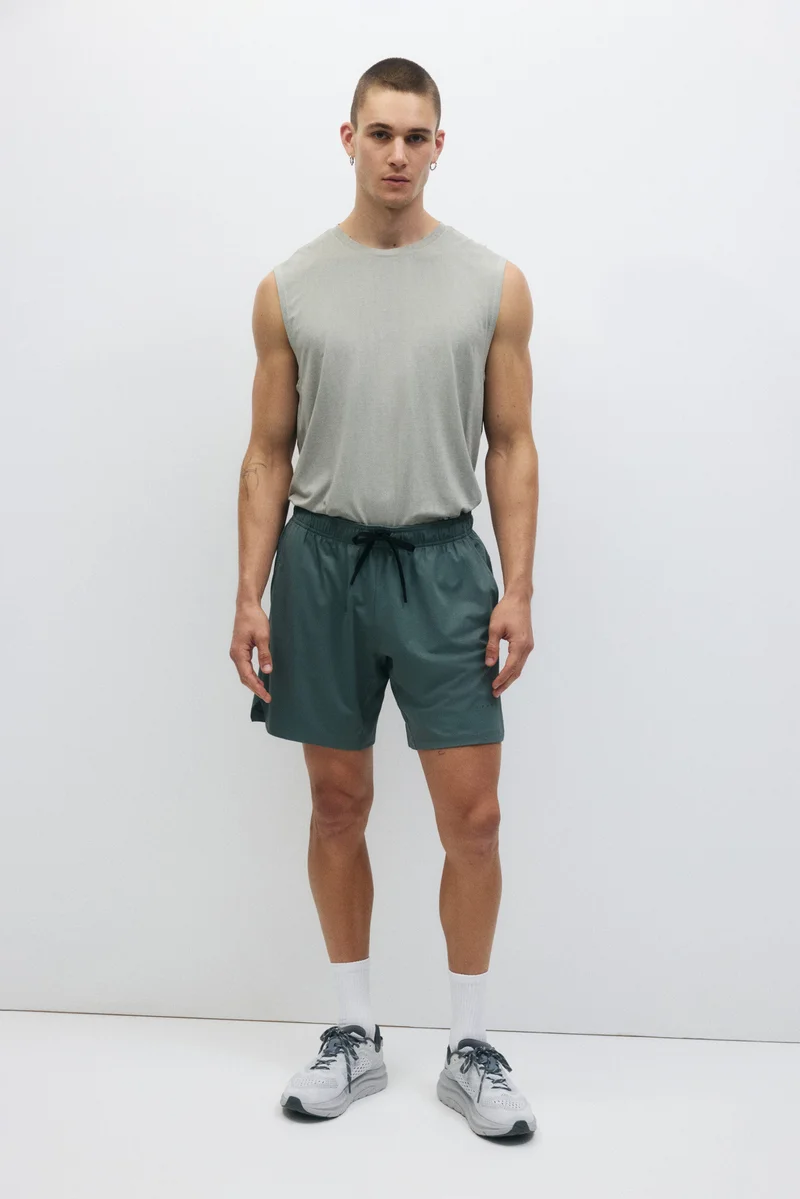 Sports shorts in DryMove™