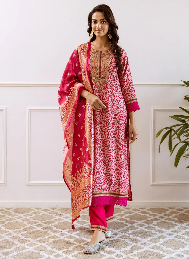 آي شين Women Ethnic Motifs Printed Regular Sequinned Kurta With Trousers & With Dupatta
