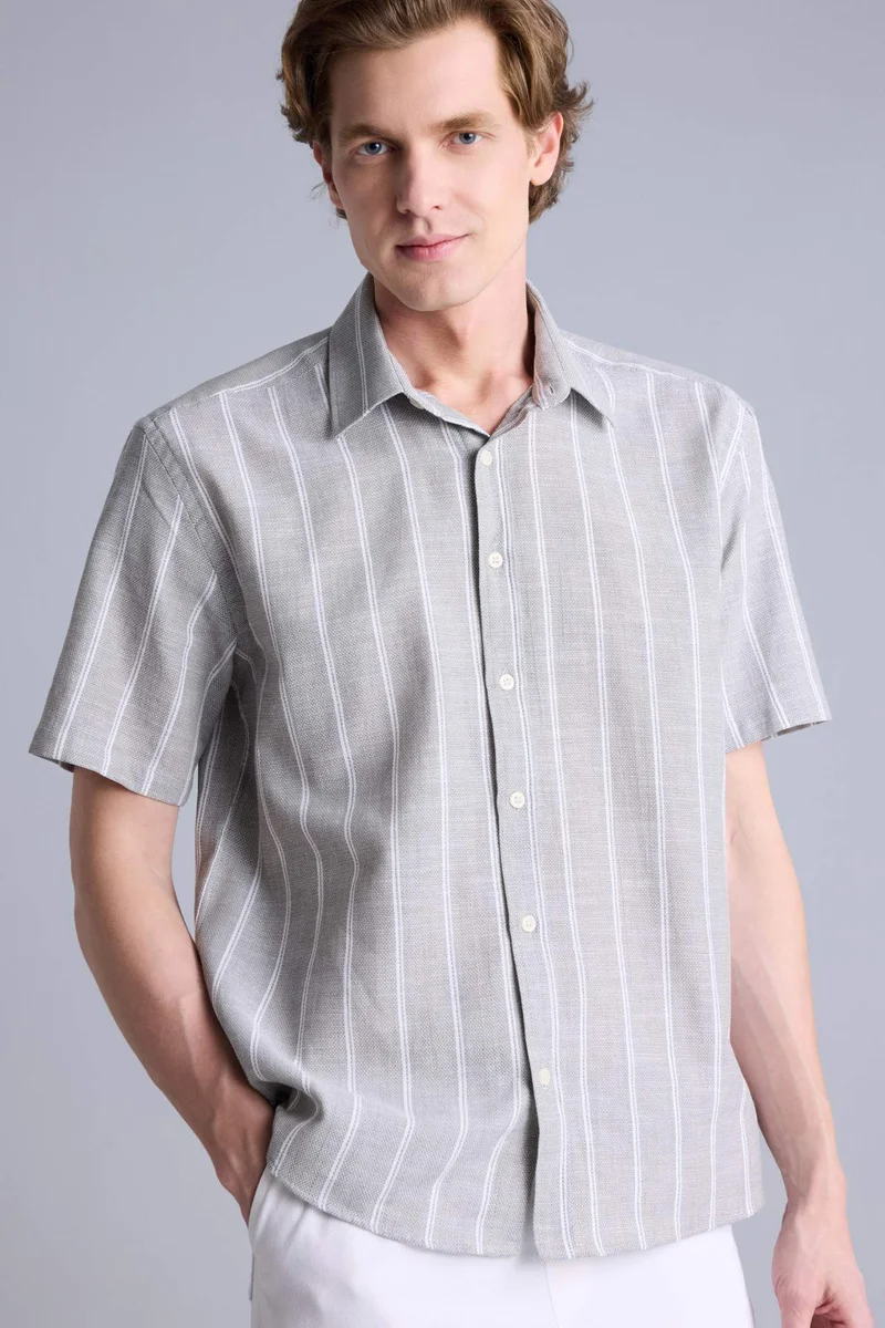 ديفاكتو Regular Fit Short-Sleeved Cotton Shirt