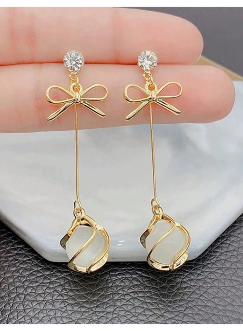 دانجل تشارمز حلق اذن نسائي عصري وأنيق مطلي باللون الذهبي - Image 2