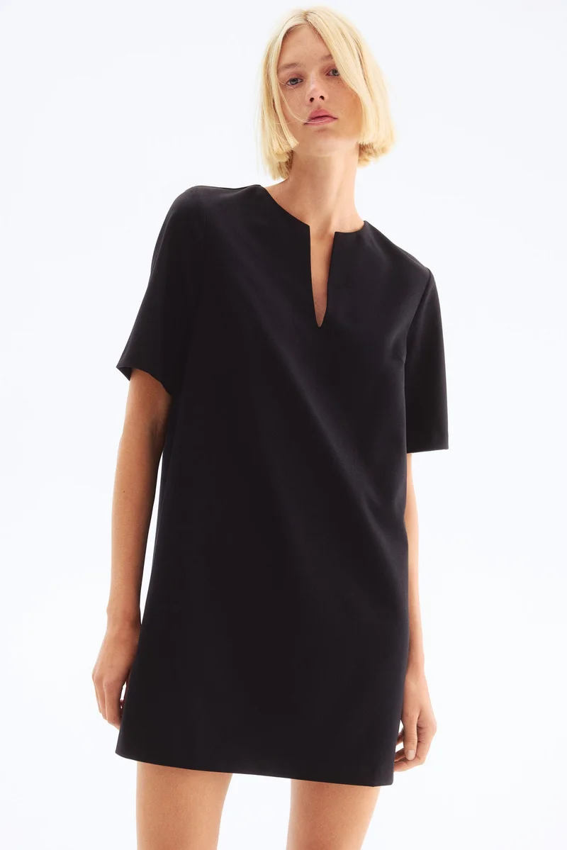 اتش اند ام فستان بأكمام قصيرة