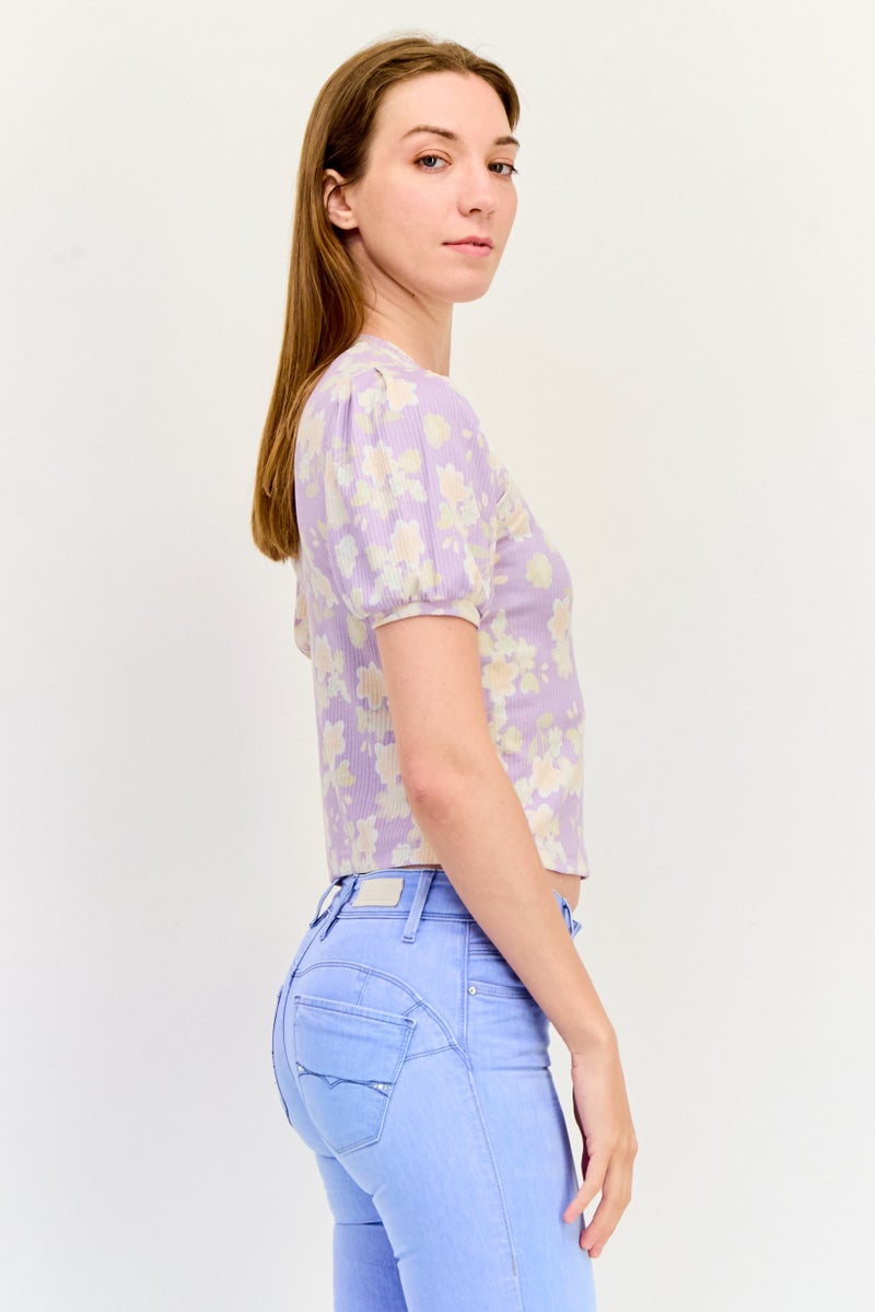 ONLY بلوزة نسائية بأكمام قصيرة وياقة دائرية، مطبوعة بألوان متعددة - Image 2