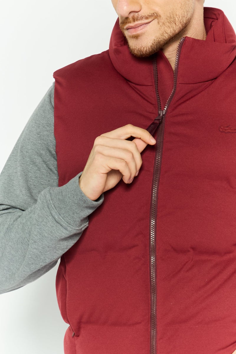 LACOSTE سترة مبطنة بشعار العلامة التجارية للرجال، مارون - Image 2