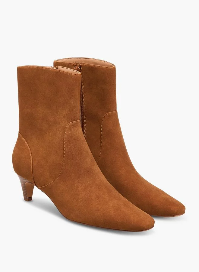 سيليست بوت نسائي بكعب قطة بنقوش