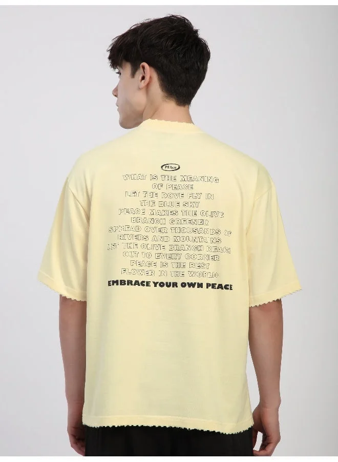 بيونغ تيشيرت أوف وايت مطبوع بعبارة سلام بحواف مضلعة بتصميم فضفاض