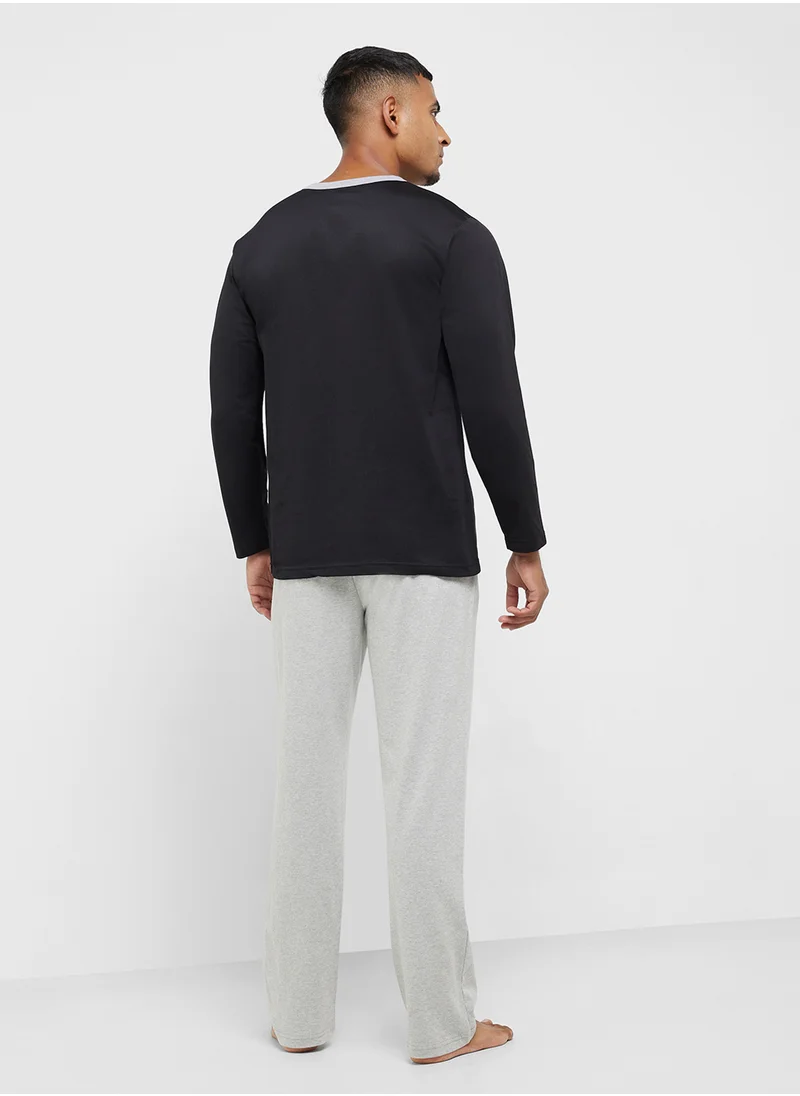 سفنتي فايف Nightwear T-Shirt & Pants Set