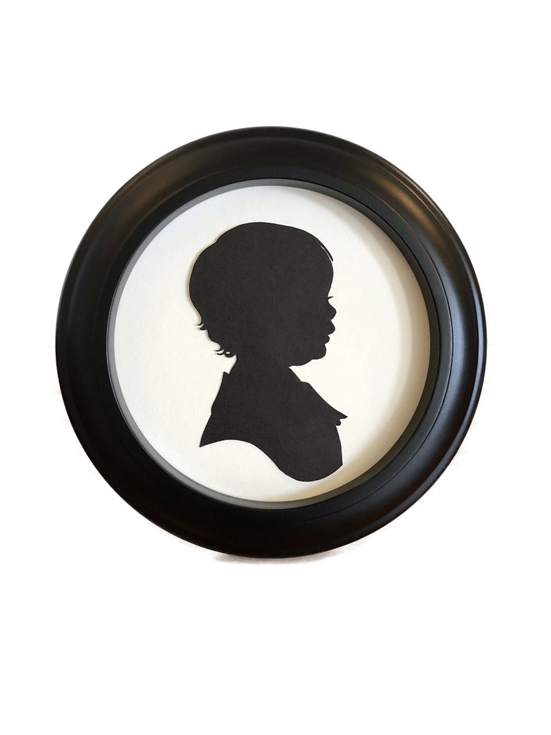 CUT ARTS Inc Round Black 6" Picture Frame - Image 1