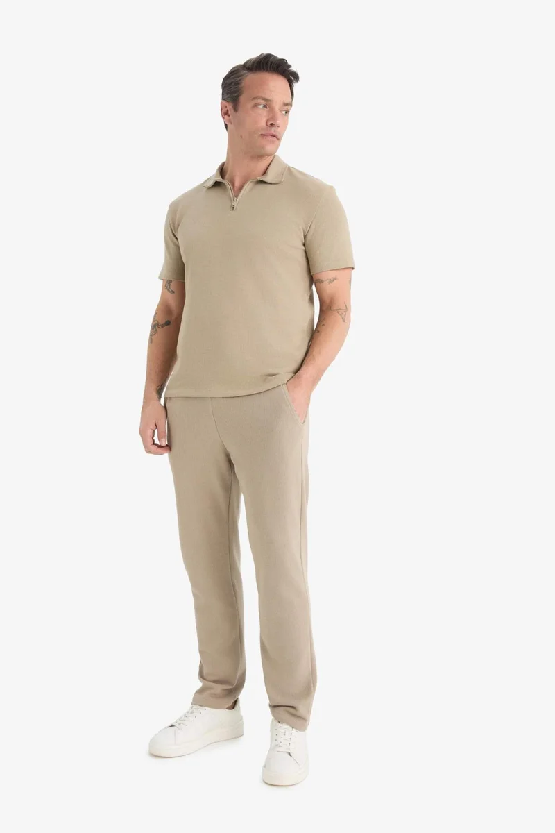 ديفاكتو Regular Fit Tied Waist Straight Leg Sweatpants