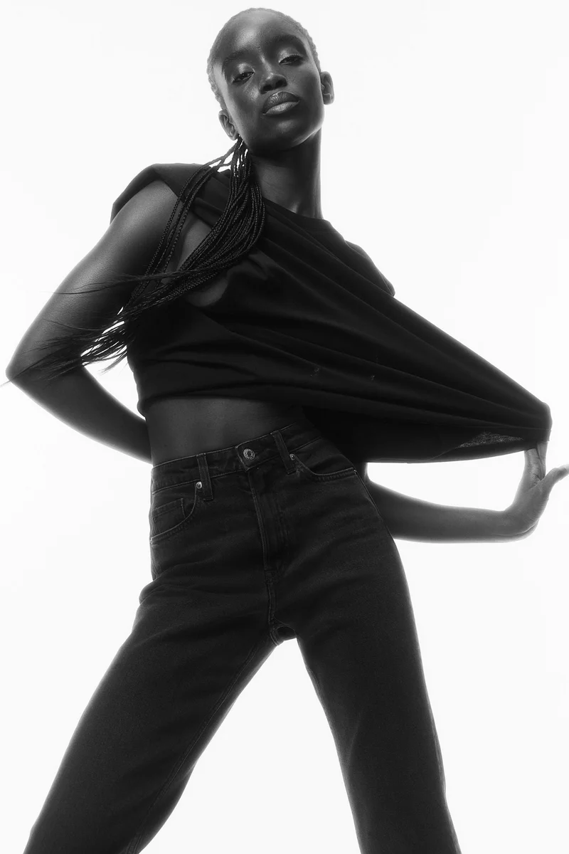 اتش اند ام جينز بساق مستقيمة بطول الكاحل وخصر مرتفع بقصة سلِم