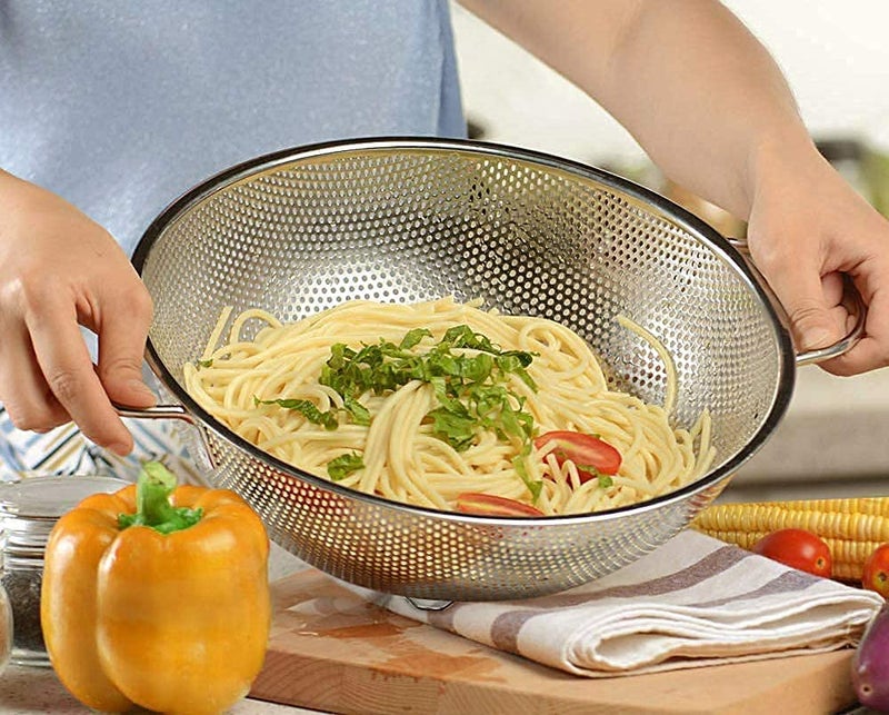 Ketumal 28cm Stainless Steel Mesh Colander Kitchen Fine Mesh Strainer Bowl Straining Screen Basket Drainer Rice Washing Bowl Colander Sieve Sifters for Rice Pasta Noodles Vegetables Fruits - Image 4