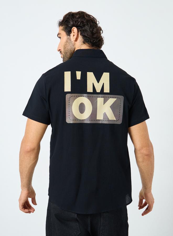 تايك تو قميص بأزرار وياقة ماندرين بطبعة شعار - Image 5