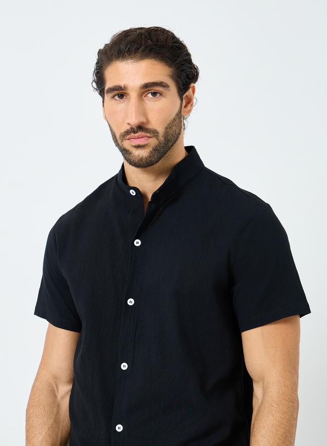 تايك تو قميص بأزرار وياقة ماندرين بطبعة شعار - Image 4