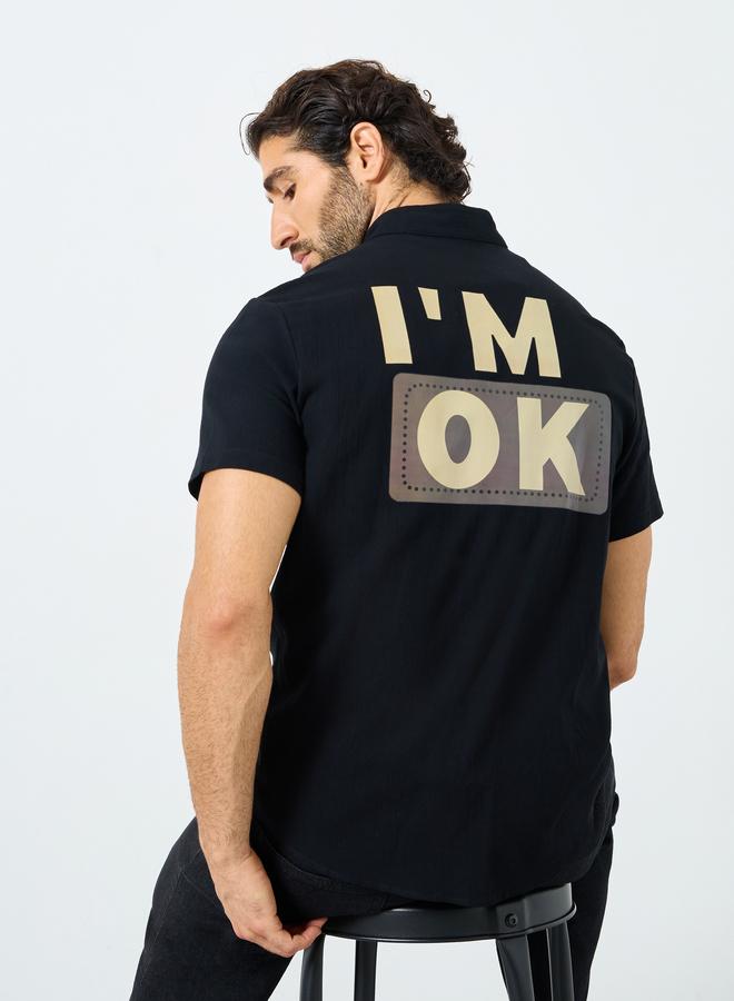 تايك تو قميص بأزرار وياقة ماندرين بطبعة شعار - Image 1