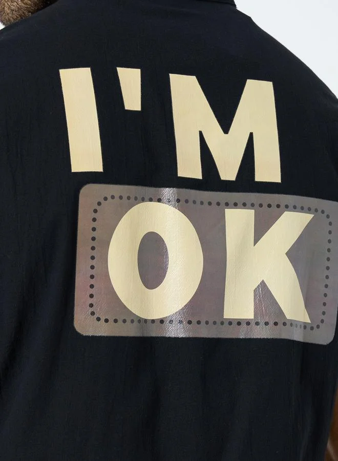 تايك تو قميص بأزرار وياقة ماندرين بطبعة شعار