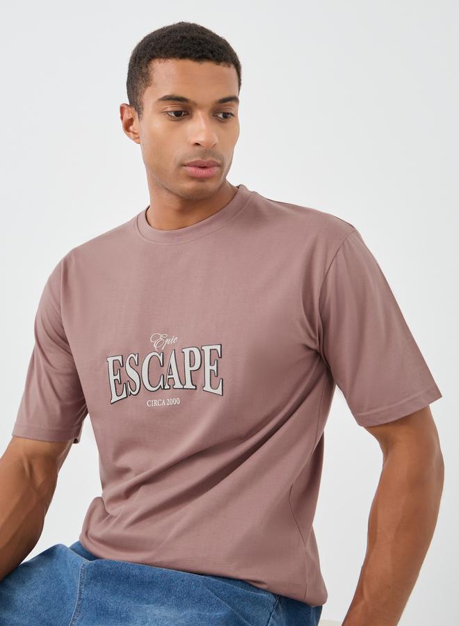 ستايلي تيشيرت أوفر سايز بياقة دائرية وطبعة شعار ستايلي - Image 1