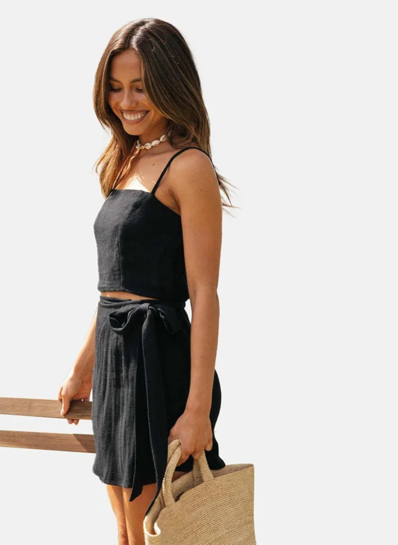 YUNIQEE Black Shoulder Strap Solid Crop Top With Shorts