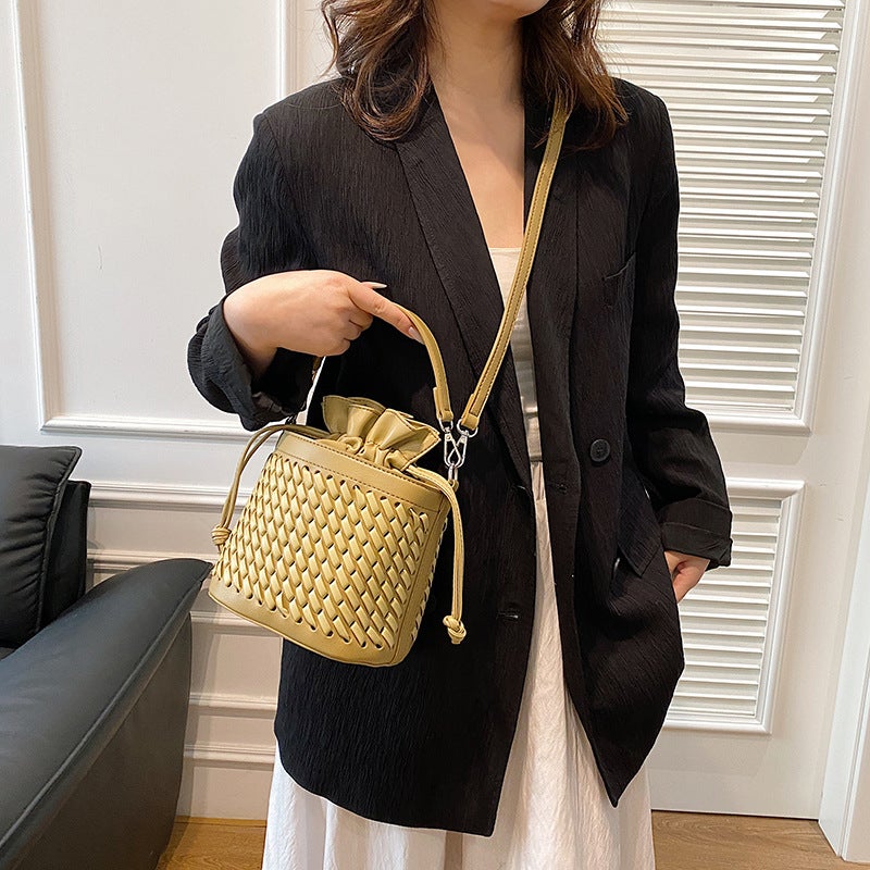 High-Grade Bag For Women Textured Woven Hand Bucket Bag Elegant All-Match Shoulder Messenger Bag - Image 4