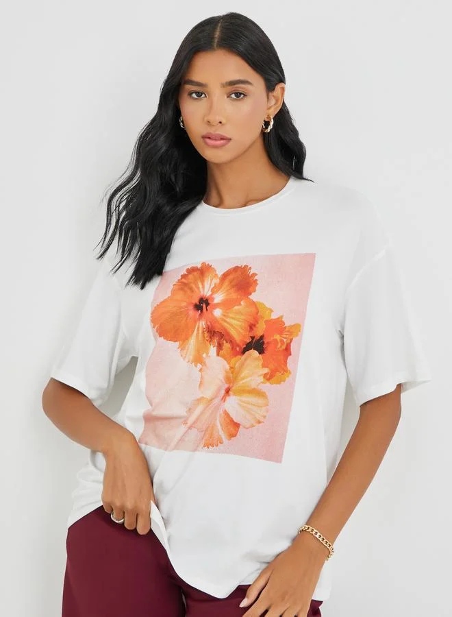 تايك تو تيشيرت جرافيك بطبعة مستديرة بياقة دائرية كبير الحجم